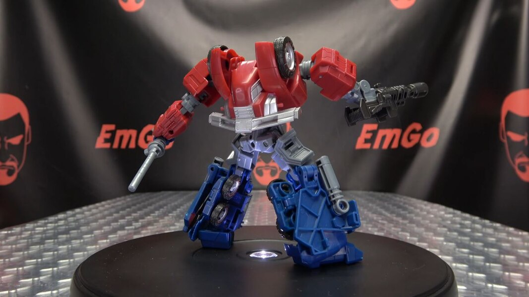 Gamer Edition Optimus Prime InHand Images & Video from Transformers